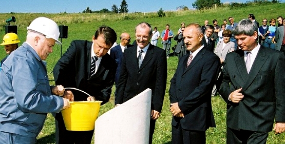 2004 - postavitev temeljnega kamna za ČHE Avče